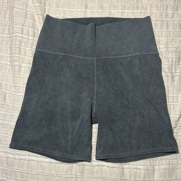 VUORI Biker Shorts - Picture 2 of 4